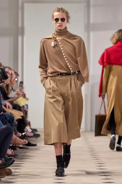 Look 7